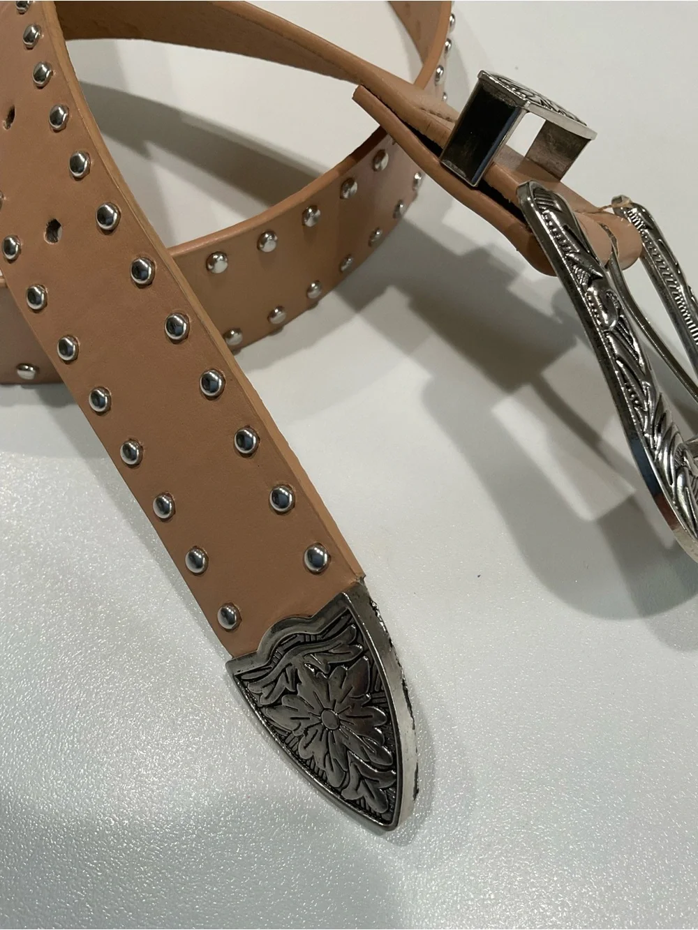 ☀️ NWOT Women’s Silver Studded Leather Belt, 39”/31.5”